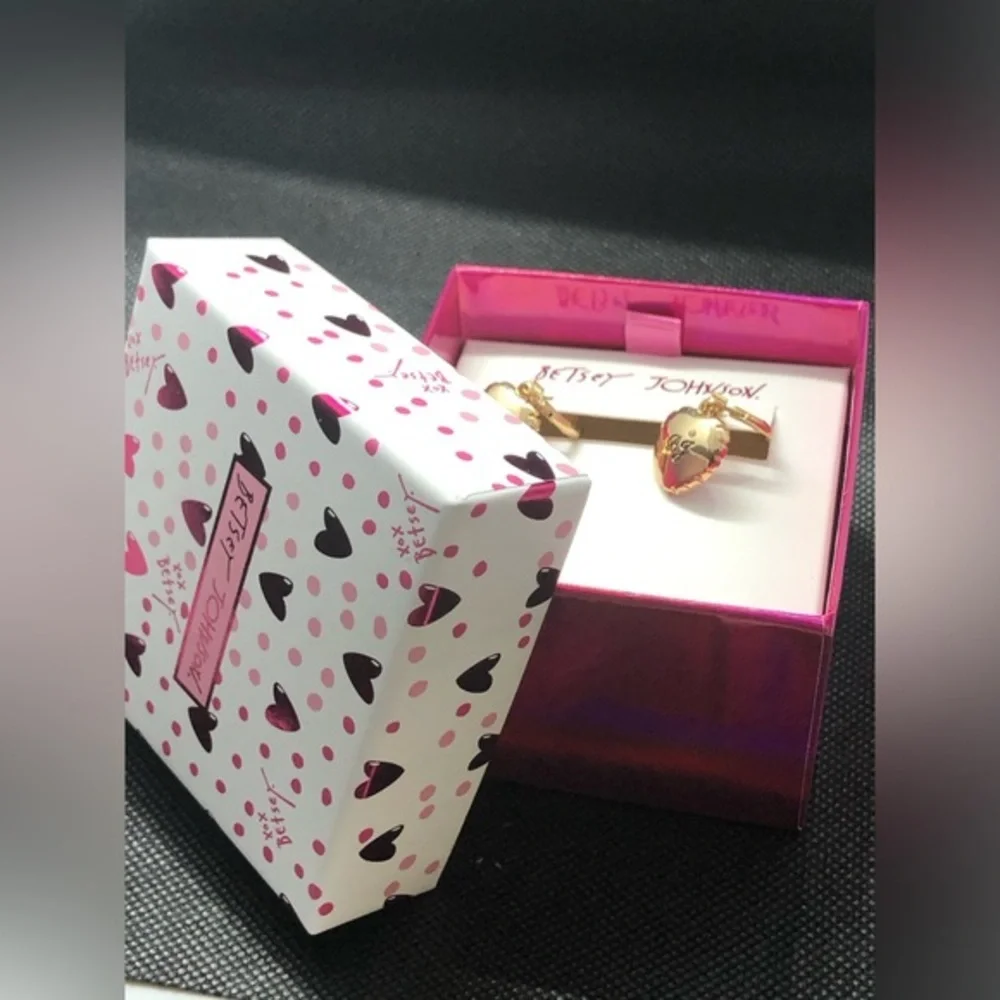 Betsey Johnson heart shaped rhinestones & ruby gemstone dangling earrings‎ new - Picture 5 of 13
